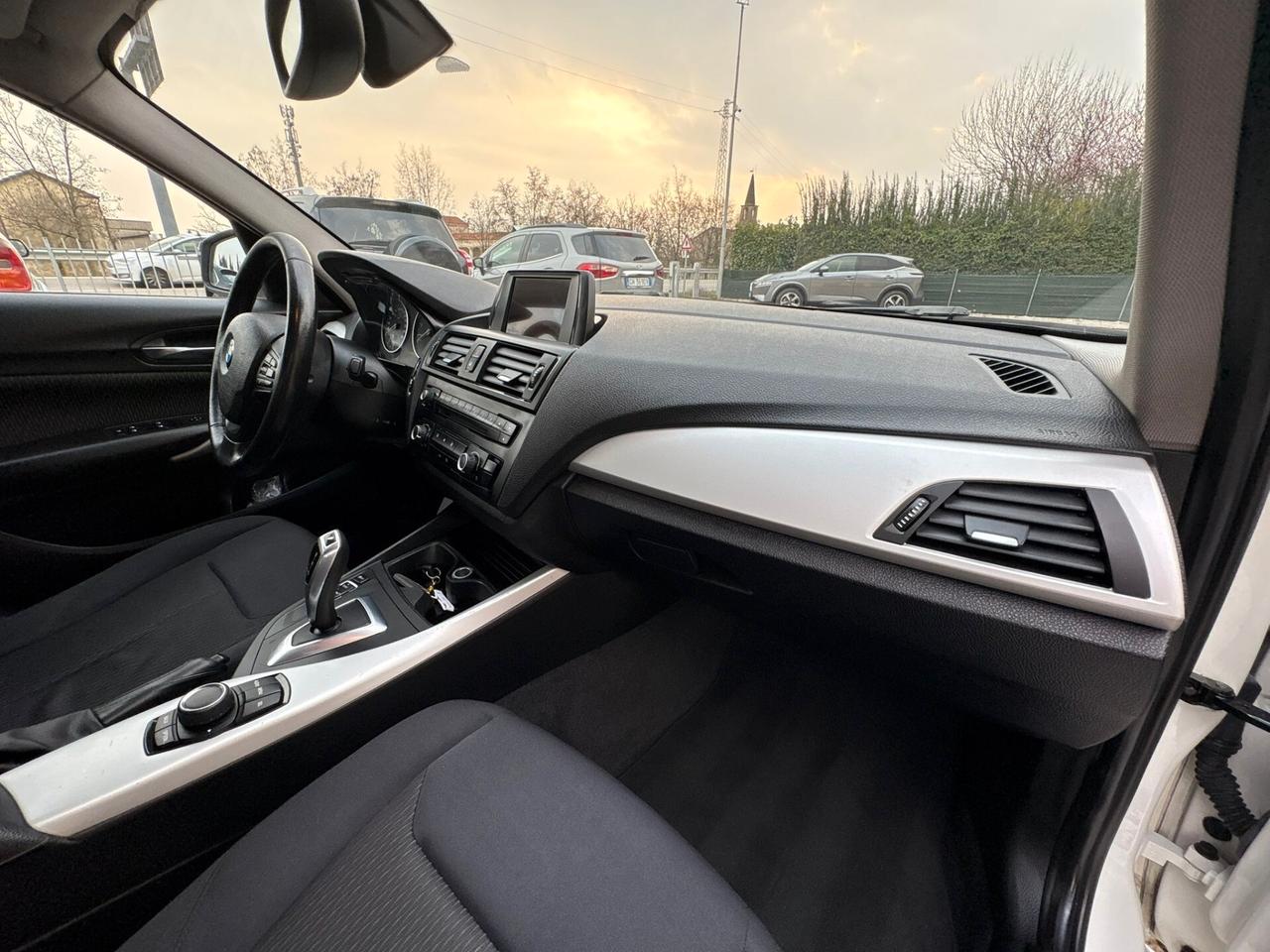 BMW SERIE 1 BENZINA AUTOMATICA SI A NEOPATENTATI