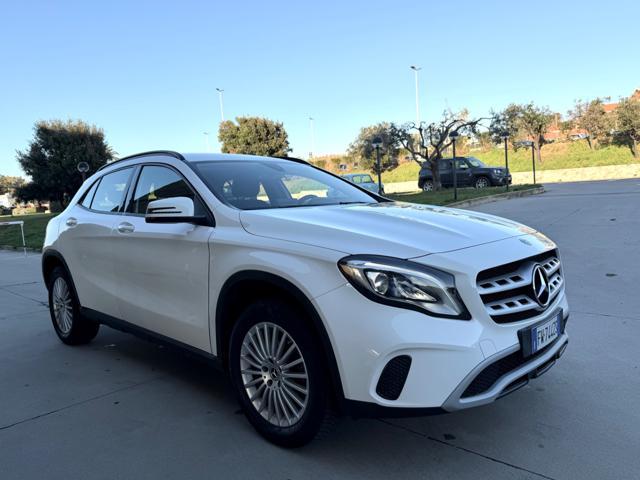 MERCEDES-BENZ GLA 180 PACK NIGHT+NAVI+FULL LED+R.CAM+PORT.ELETTRICO