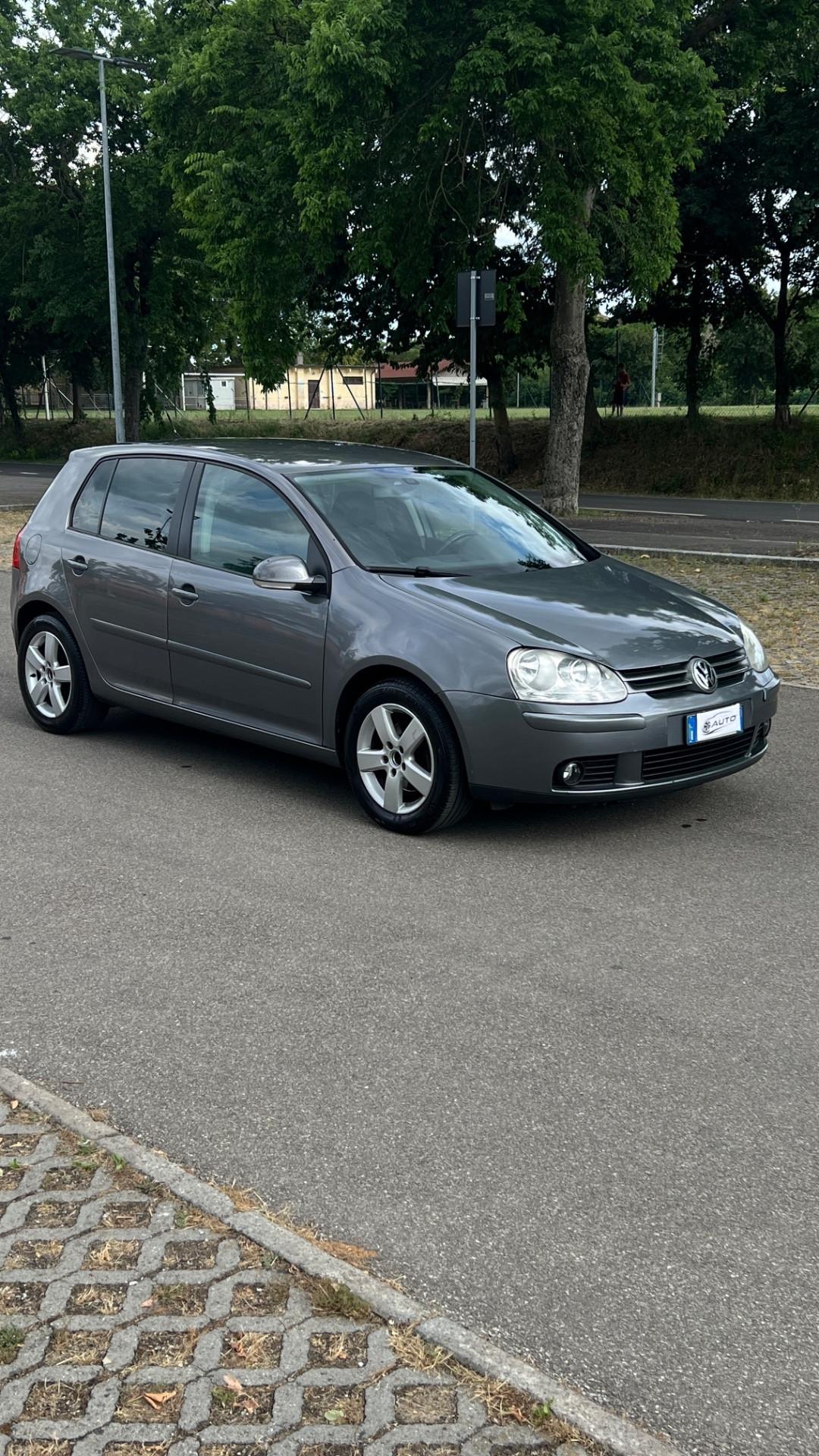Volkswagen Golf 5 1.4 Benzina Anno 2010 Ideale x NEOPATENTATI