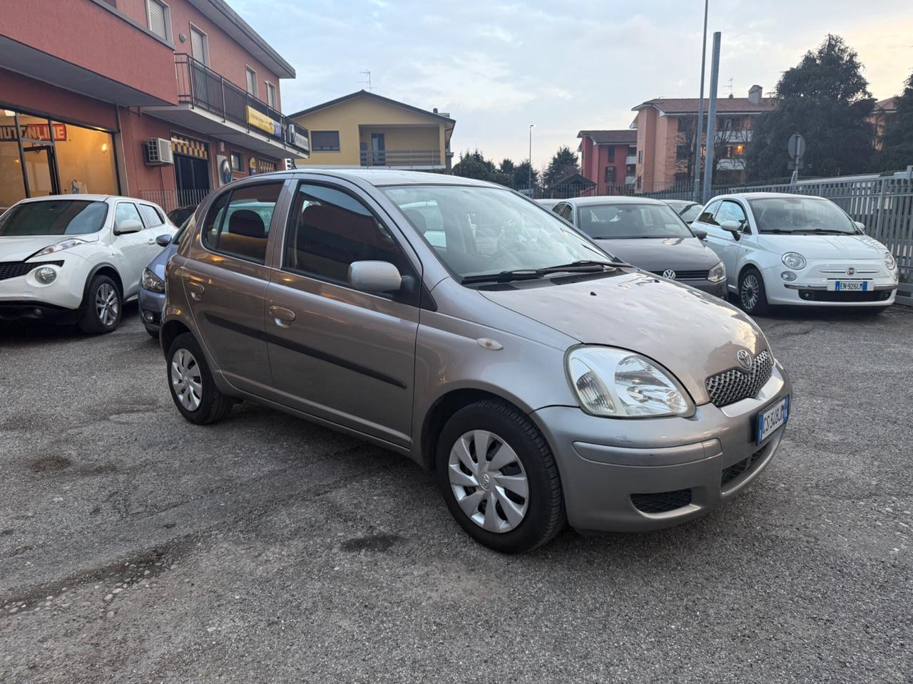 Toyota Yaris 1.0i 16V cat 5 porte Sol