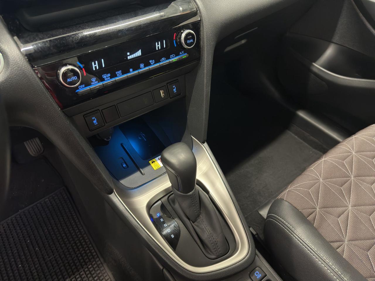 Toyota Yaris Cross 1.5h Lounge fwd 116cv e-cvt