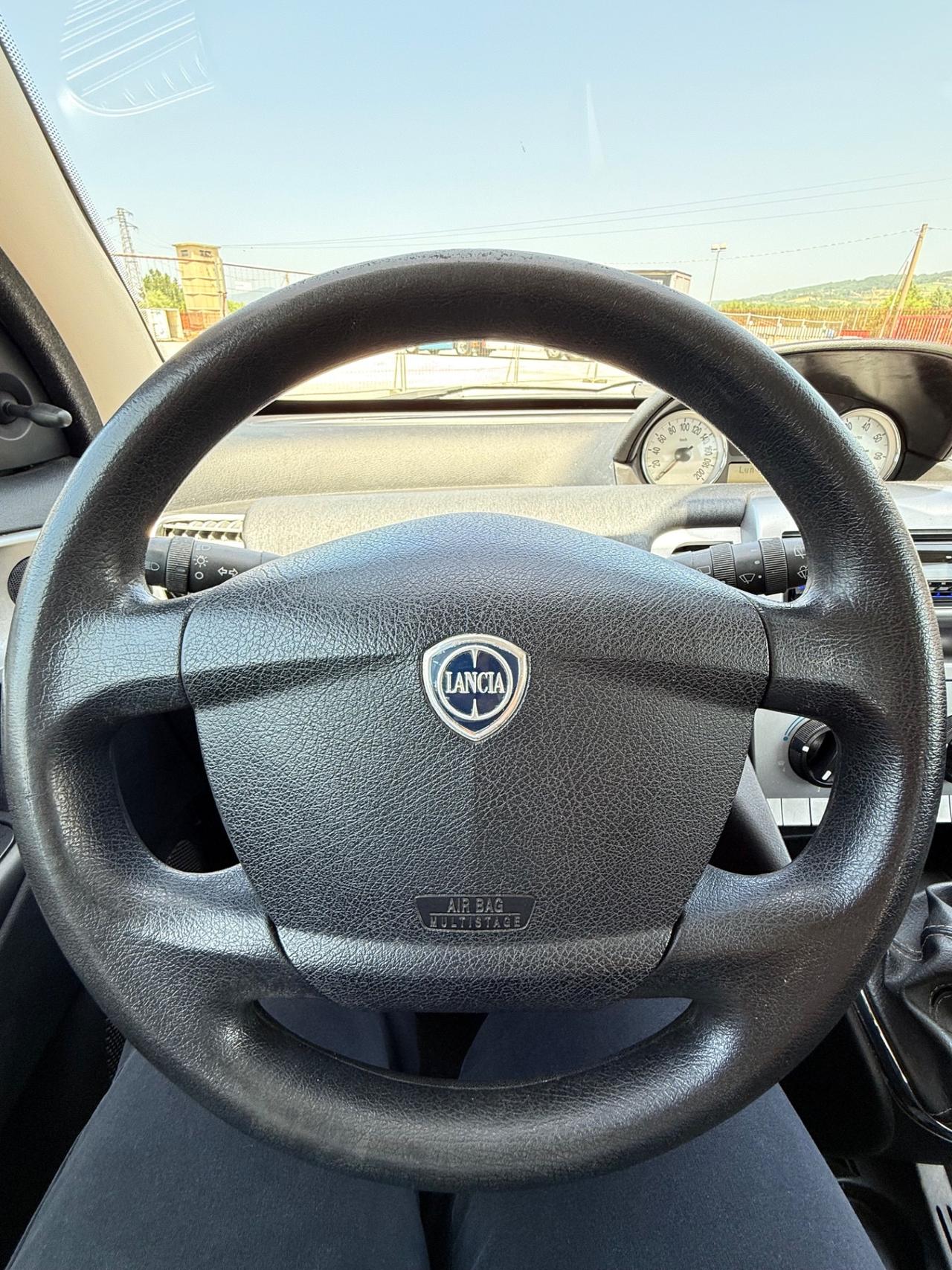 Lancia Ypsilon 1.2 Oro