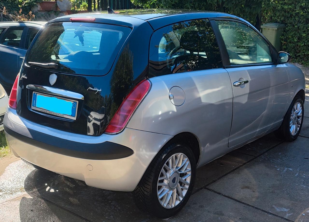 Lancia Ypsilon 1.3 MJT 75 CV Argento