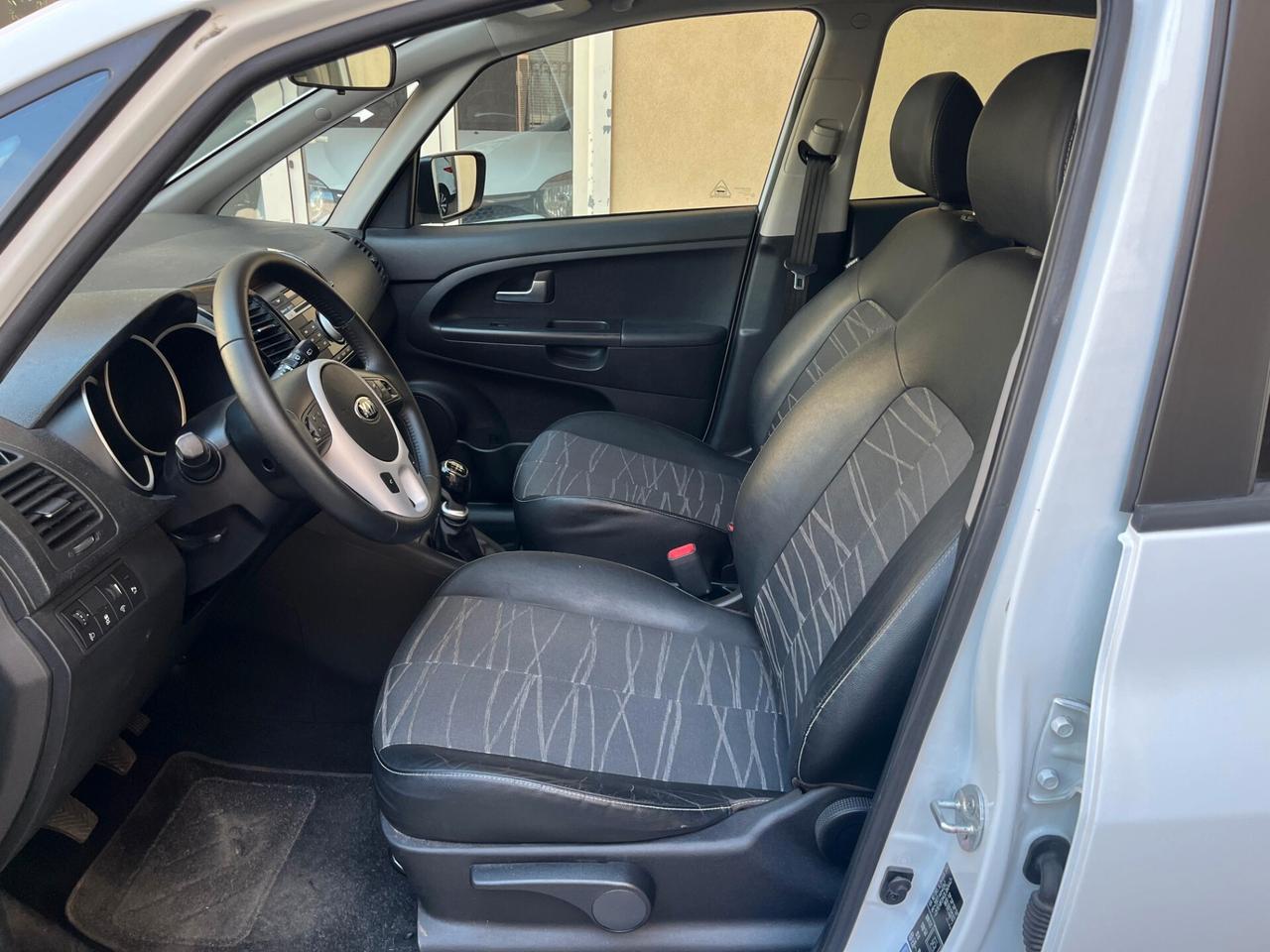 Kia Venga 1.4 CRDi 90CV Cool *TETTO PANORAMICO*