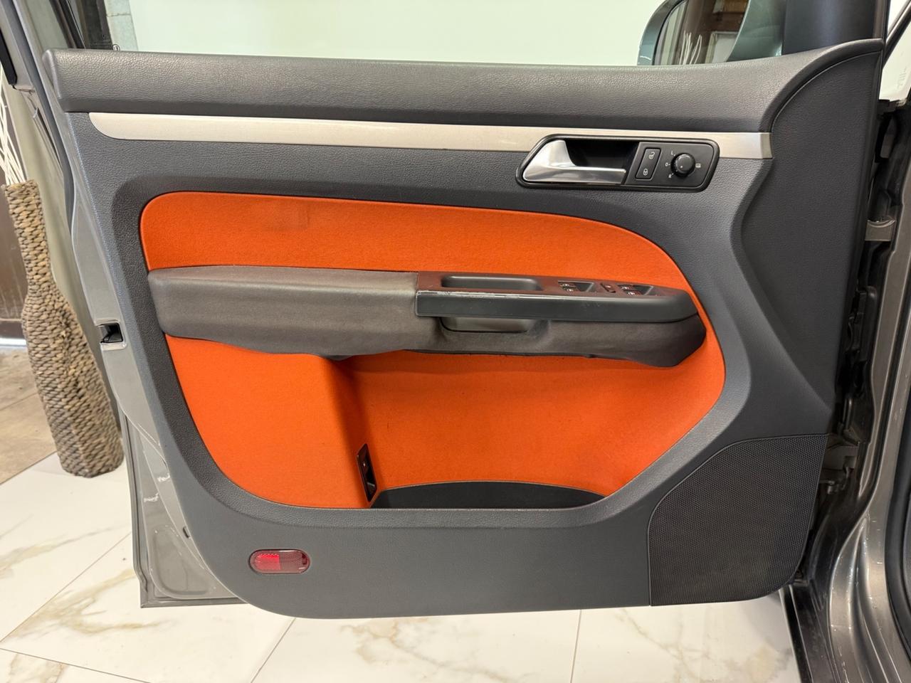 Volkswagen Touran 1.9 TDI 105CV DPF Highline 7 POSTI