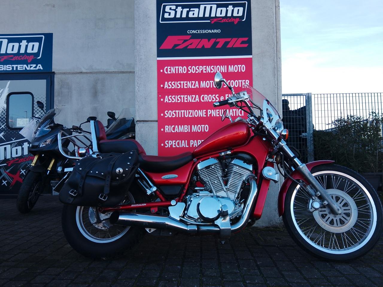 Suzuki VS 600 intruder