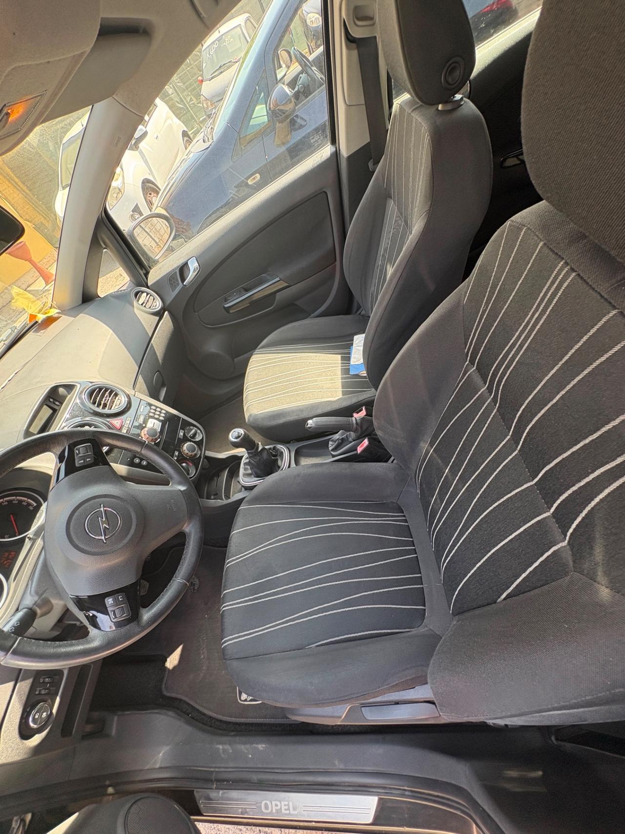 Opel Corsa 1.2 5 porte Club