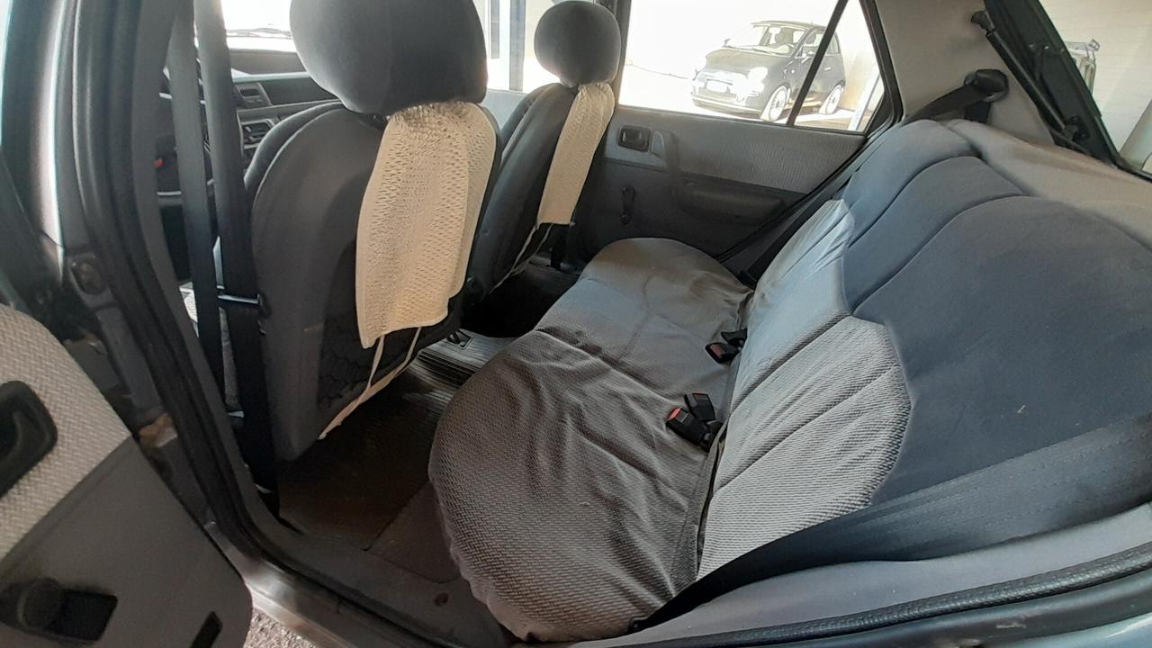 Ford Fiesta 1.1 5 porte Ghia