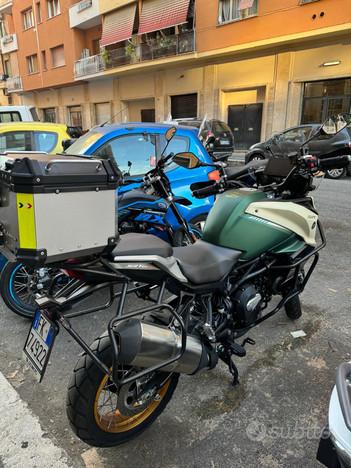 Qj srt 800 sx con tris di borse