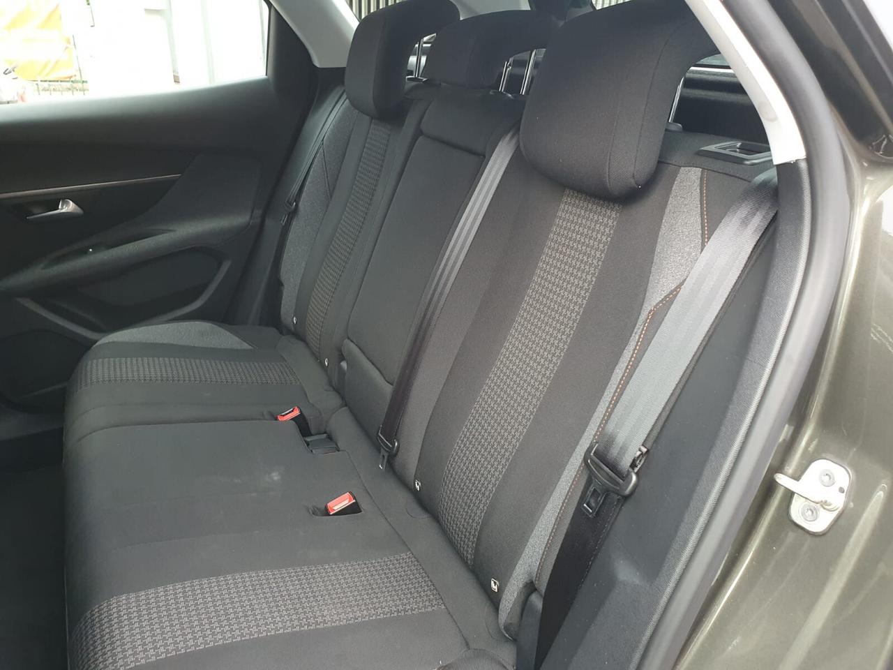 Peugeot 3008 BlueHDi 130 S&S EAT8 Allure