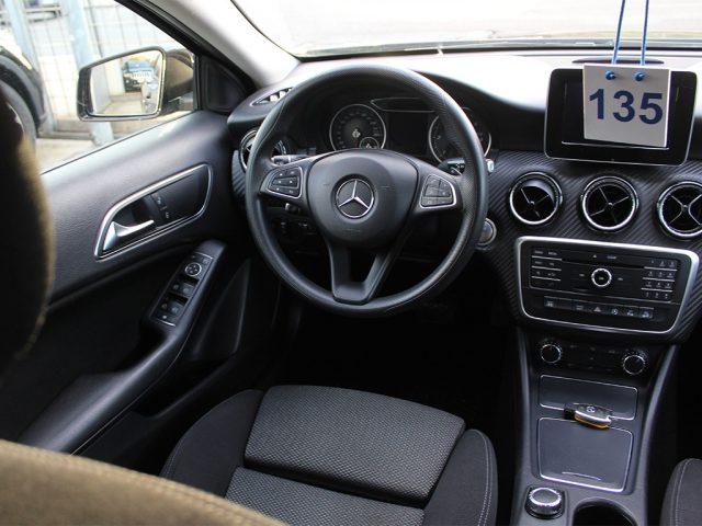 MERCEDES-BENZ GLA 200 d Automatic 4Matic Sport