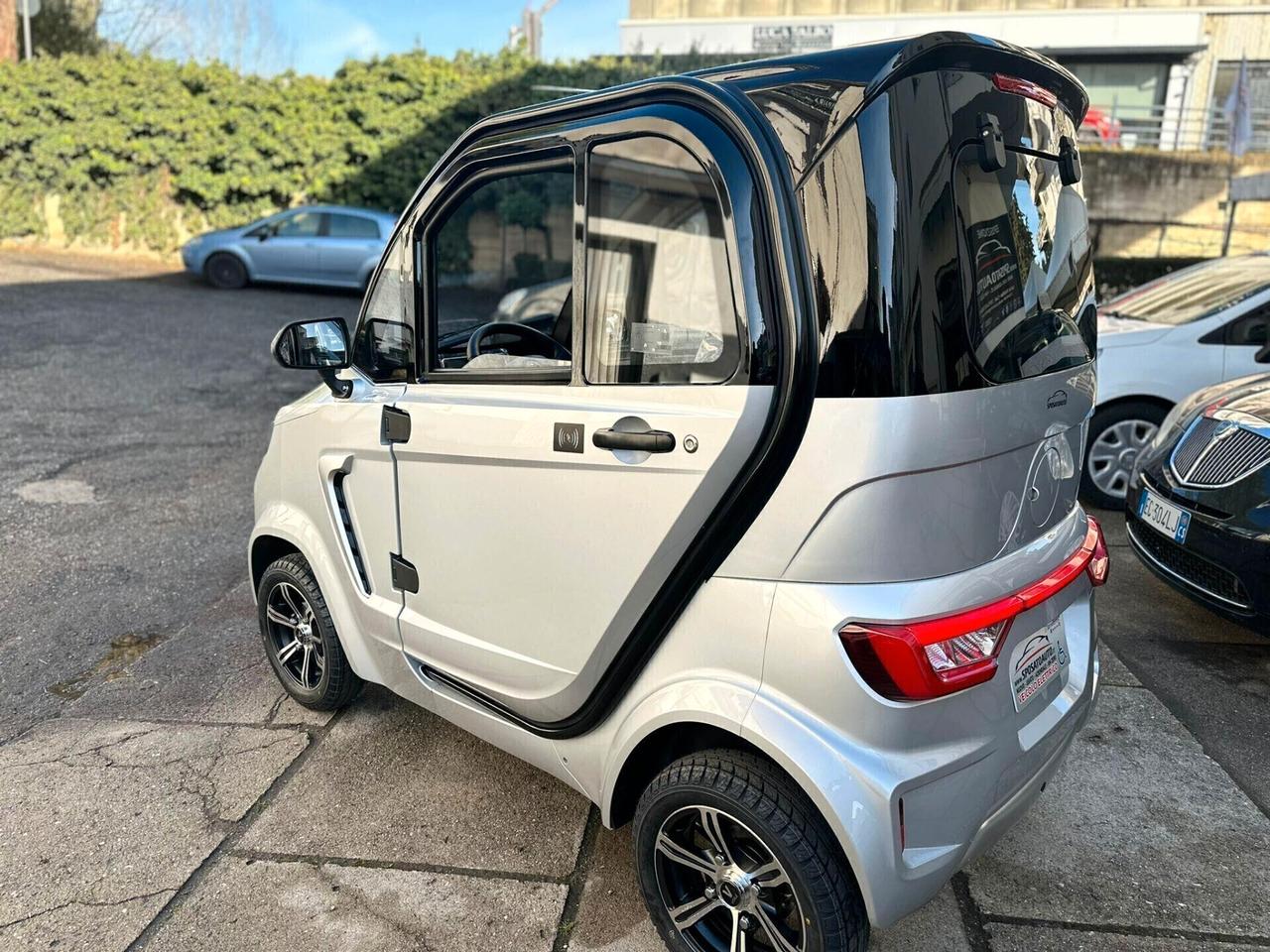 MICRO CAR ELETTRICA MINI - SI GUIDA SENZA PATENTE -