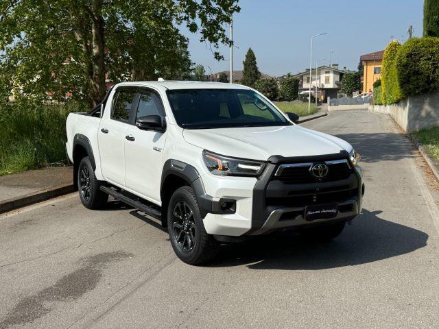 TOYOTA Hilux 2.8 D A/T 4WD Double Cab Invincible IVA ESPOSTA
