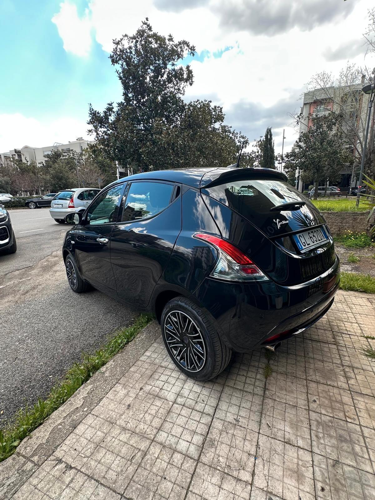 Lancia Ypsilon 1.0 FireFly 5 porte S&S Hybrid Gold