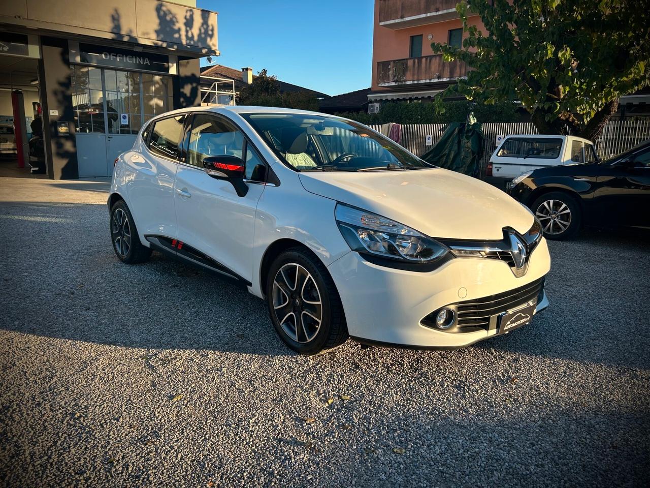 Renault Clio 1.2 5 porte UNIPROPRIETARIO - NEOPATENTATI