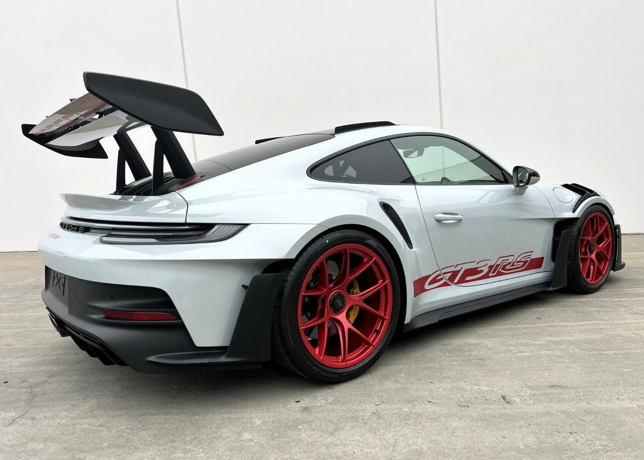 Porsche 911 GT3 RS Weissach
