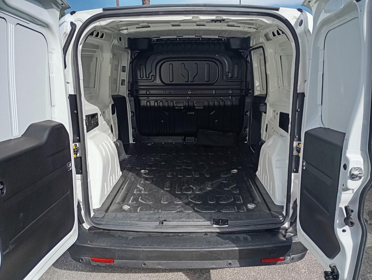 Fiat Doblo Cargo Maxi 1.6 Mjt 105CV Bus. 3 Posti