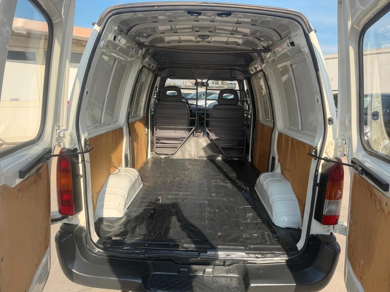 Nissan Vanette 2.3 diesel 75cv SOLI 114.000 Km!