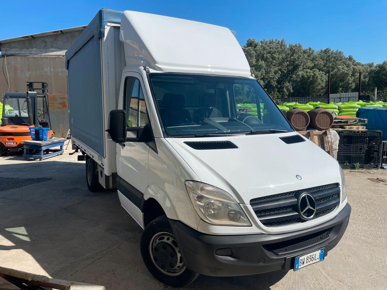 MERCEDES SPRINTER 411 CENTINATO CON TELO SCORREVOLE E PEDANA IDRAULICA DHOLLANDIA 10 QUINTALI