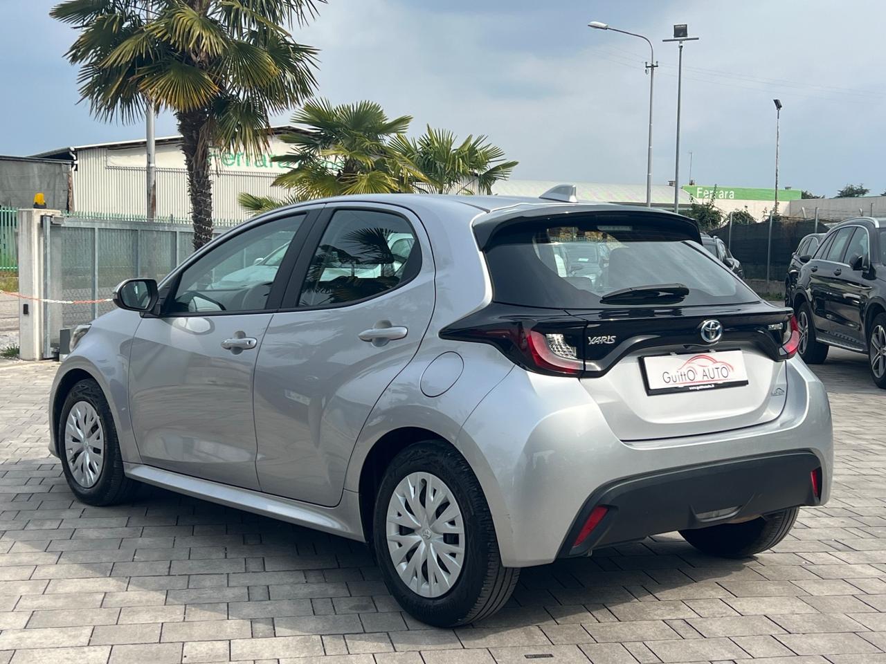 Toyota Yaris 1.5 Hybrid 5 porte Business FINANZIABILE