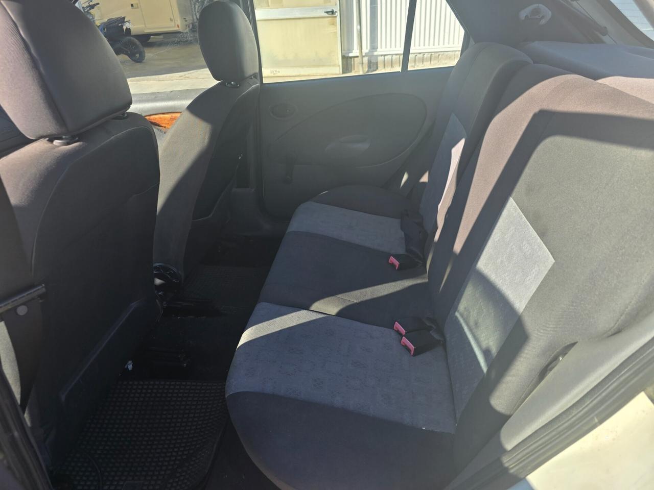Ford Fiesta 1.4i 16V cat 5 porte Ghia