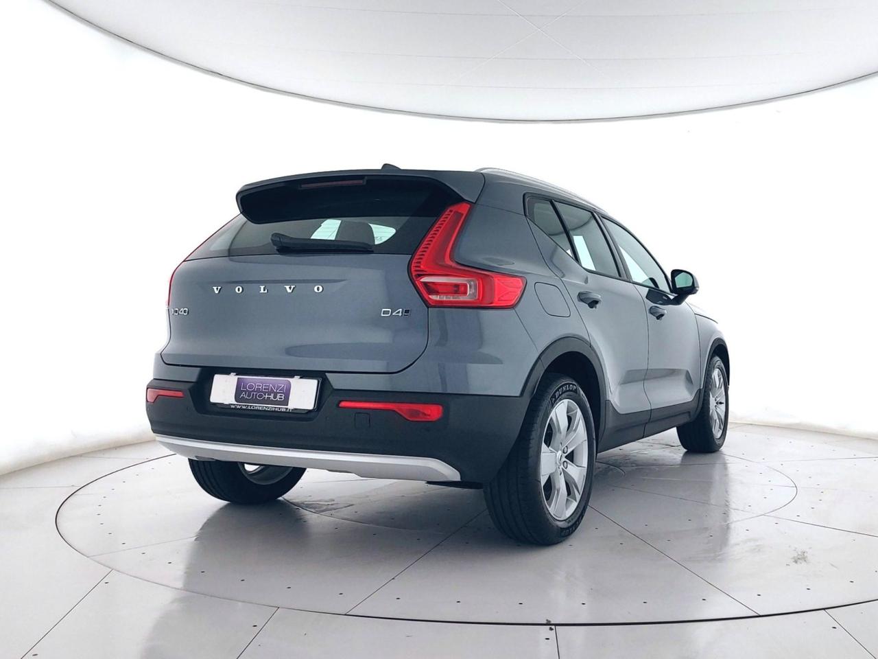 VOLVO XC40 2.0 d4 Momentum awd geartronic PELLE+LED+C19"