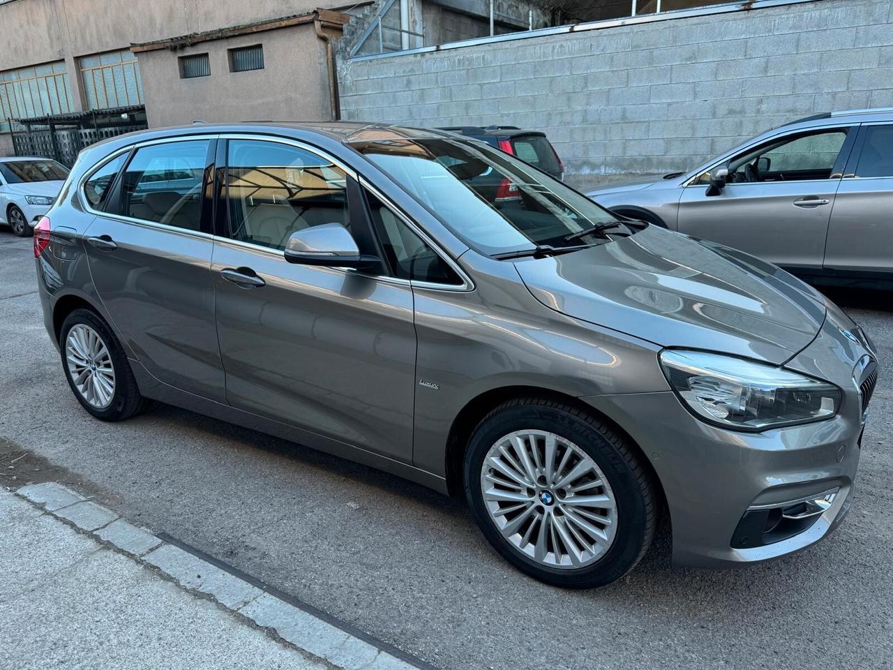 Bmw 2er Active Tourer 218d Active Tourer Luxury *EURO6*NAVI*PELLE