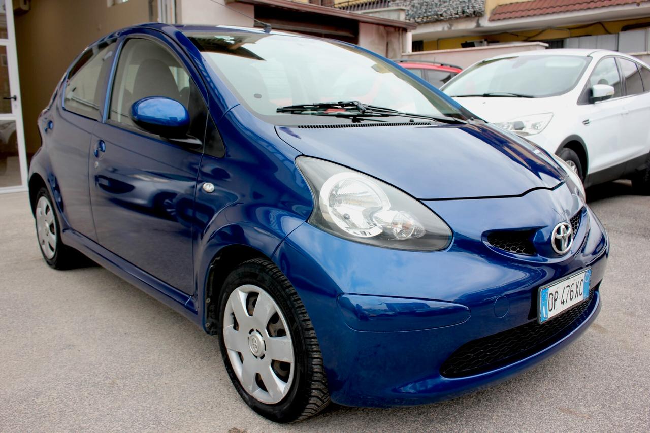 Toyota Aygo 1.0 AUTOMATICA 68 CV 5 PORTE TAGLIANDATA GARANZIA 12 MESI NEOPAT OK