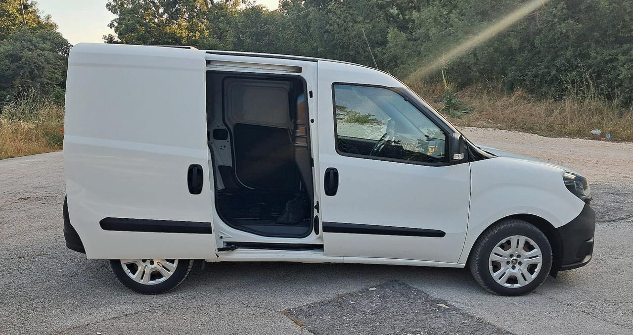 Fiat Doblo 1.6 MJT 105CV S&S PC-TN Cargo Lounge - 3 posti - Doppia porta laterale e voletto posteriore