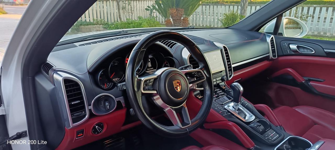 Porsche Cayenne 3.0 Platinum Edition gancio traino