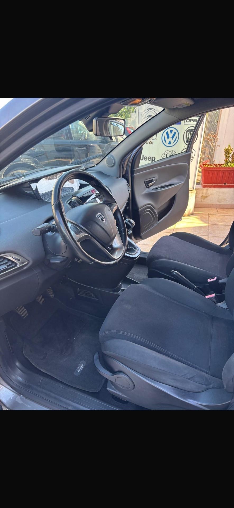 Lancia Ypsilon 1.2 69 CV 5 porte GPL Ecochic Platinum