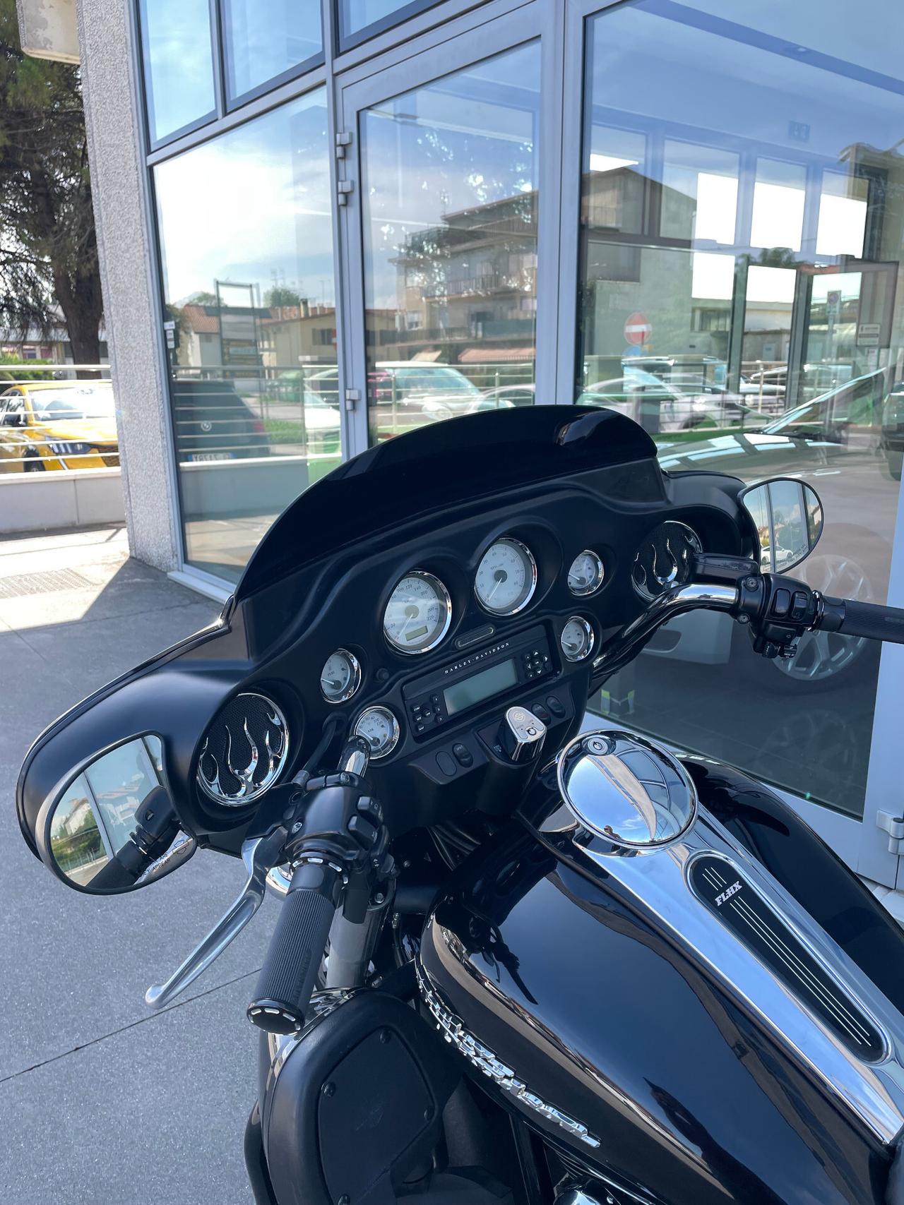 Harley-davidson Touring Street Glide Twin Cam 96 Six Speed con molti accessori sosp.Ohlins