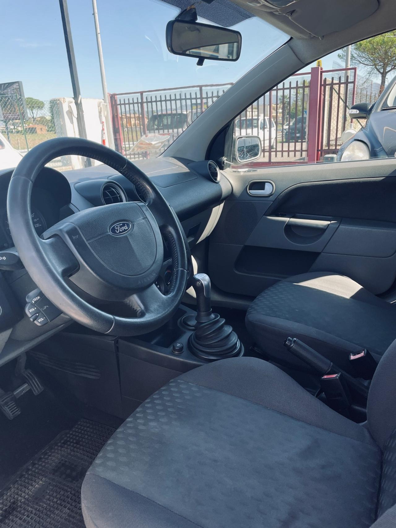Ford Fiesta 1.4 16V 5p. Ghia