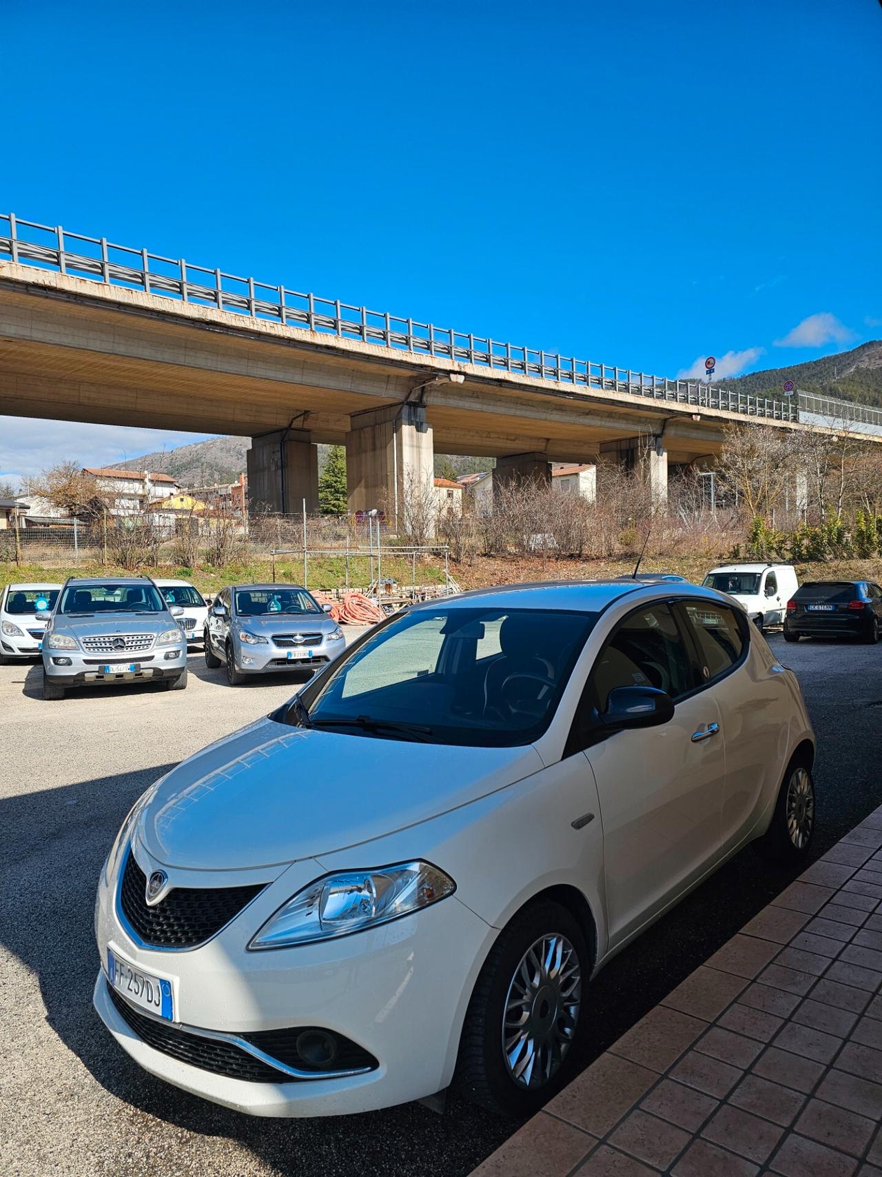 Lancia Ypsilon 1.2 69 CV 5 porte GPL Ecochic Gold