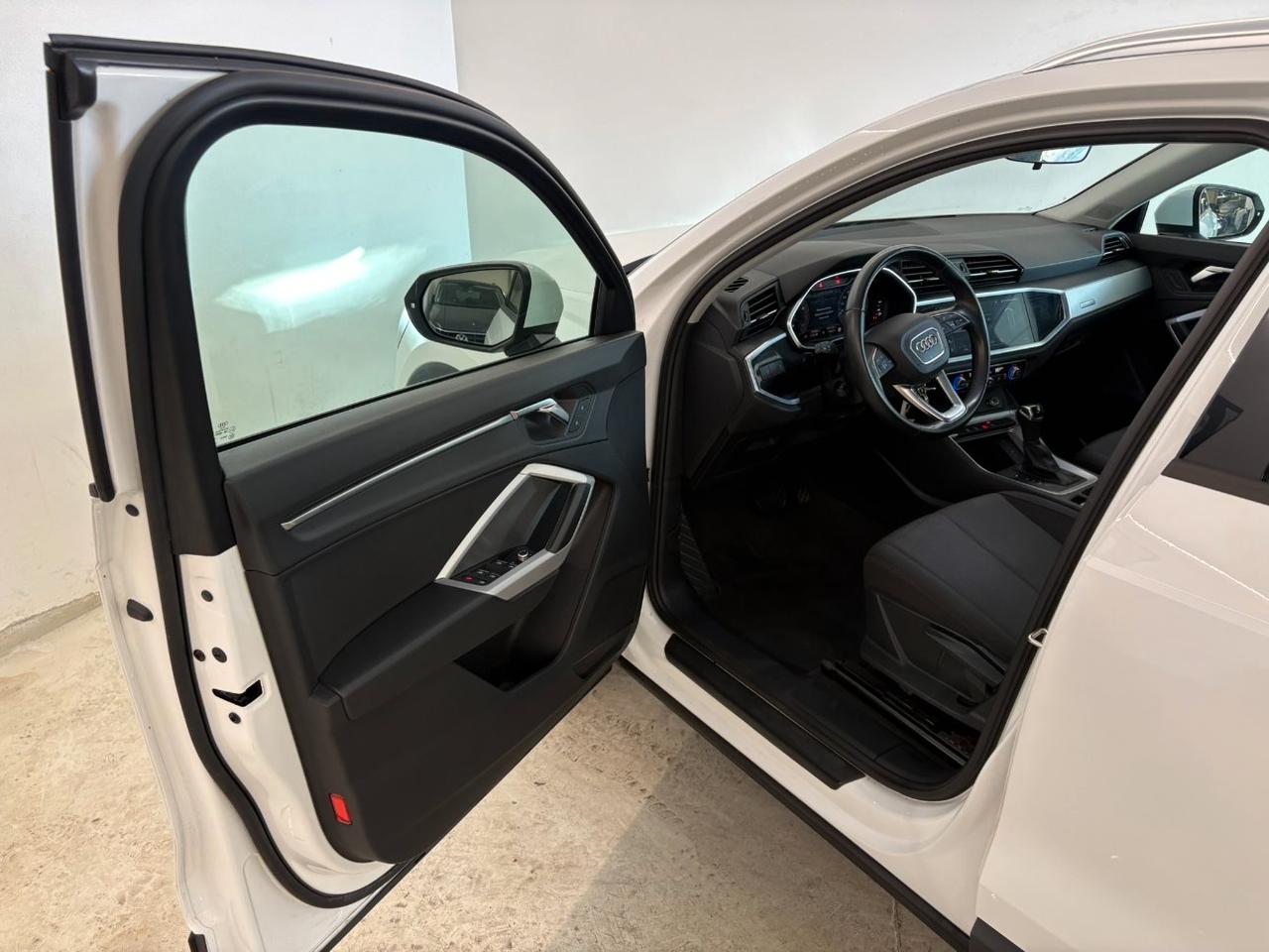 Audi Q3 35 1.5 tfsi mhev s-tronic