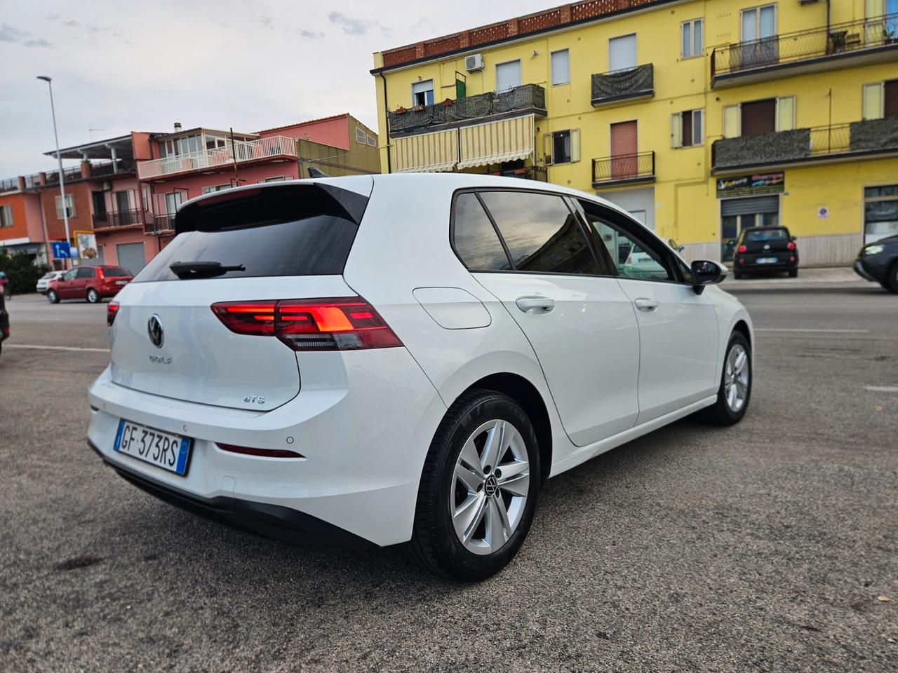 Volkswagen Golf 8 1.0 eTSI 110cv EVO DSG Life