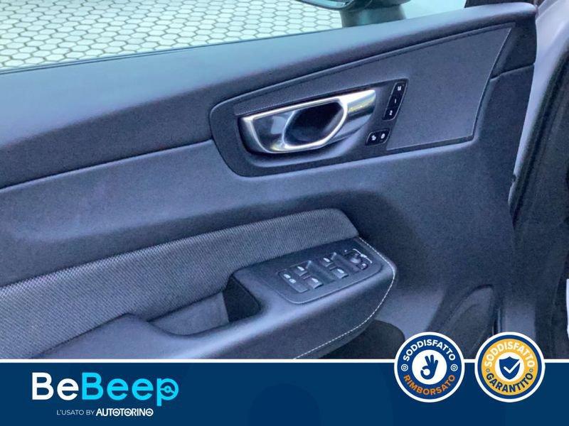 Volvo XC60 2.0 B4 PLUS DARK AUTO