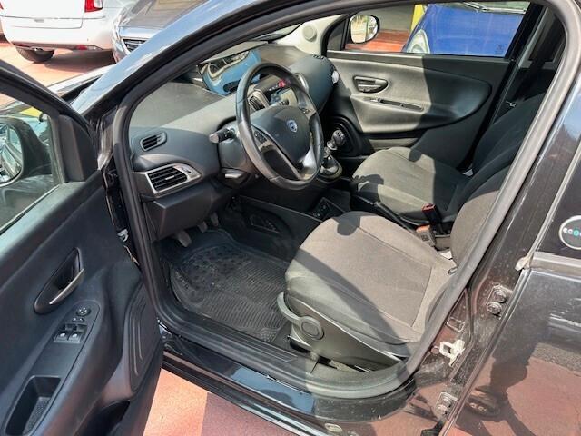 Lancia Ypsilon 1.0 FireFly 5 porte S&S Hybrid Ecochic Gold