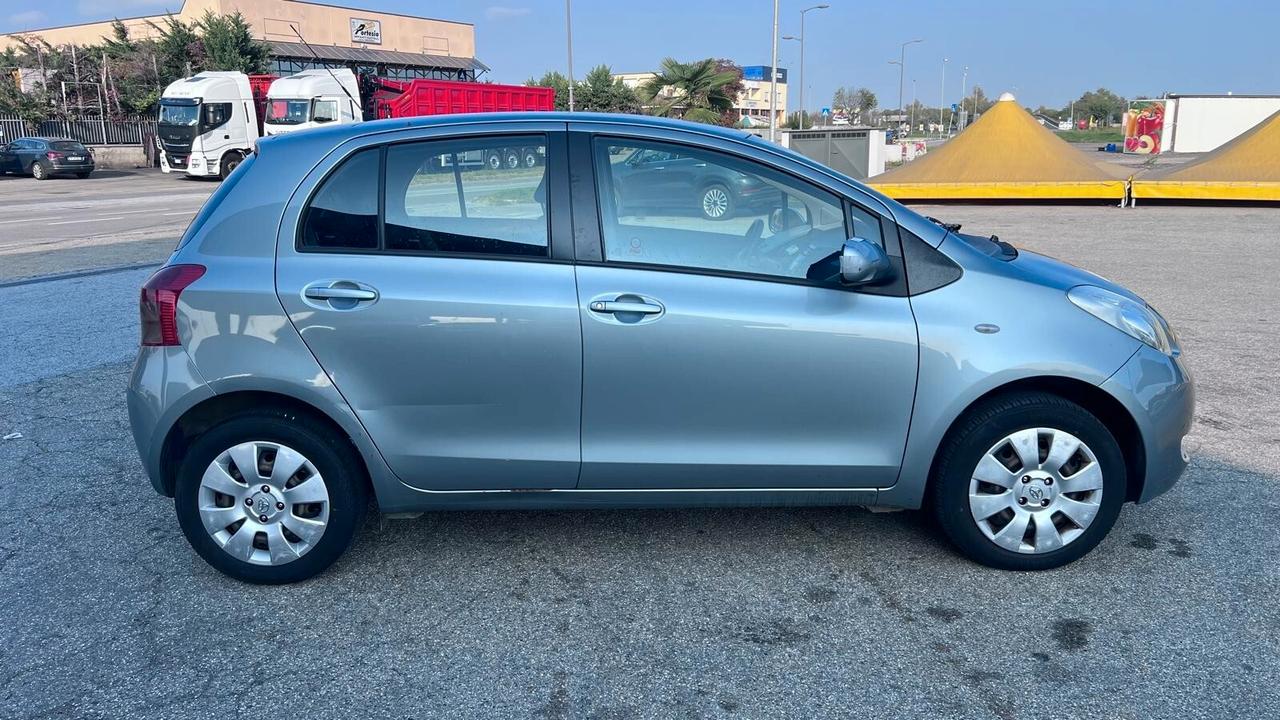Toyota Yaris 1.0 5 porte Sol