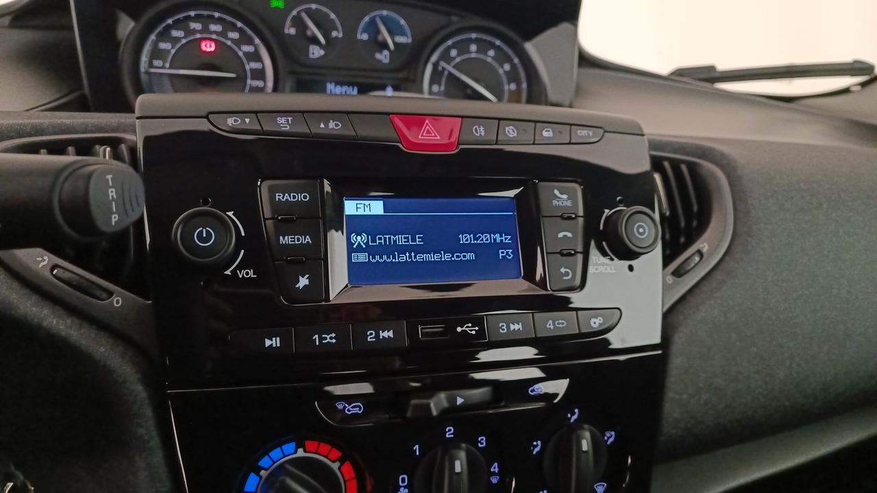 LANCIA Ypsilon III 2021 - Ypsilon 1.0 firefly hybrid Silver s&s 70cv