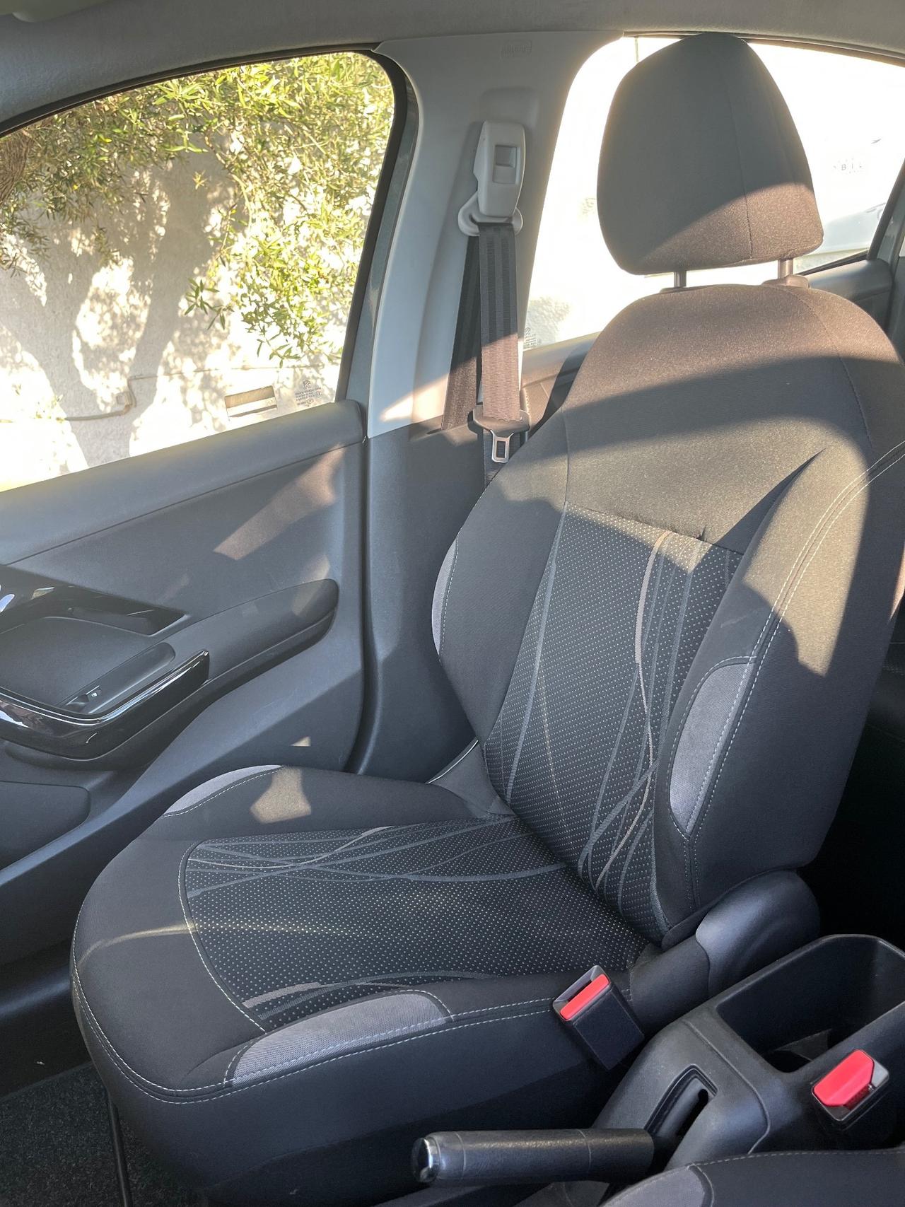 Peugeot 208 1.4 HDi 68 CV 5 porte Allure