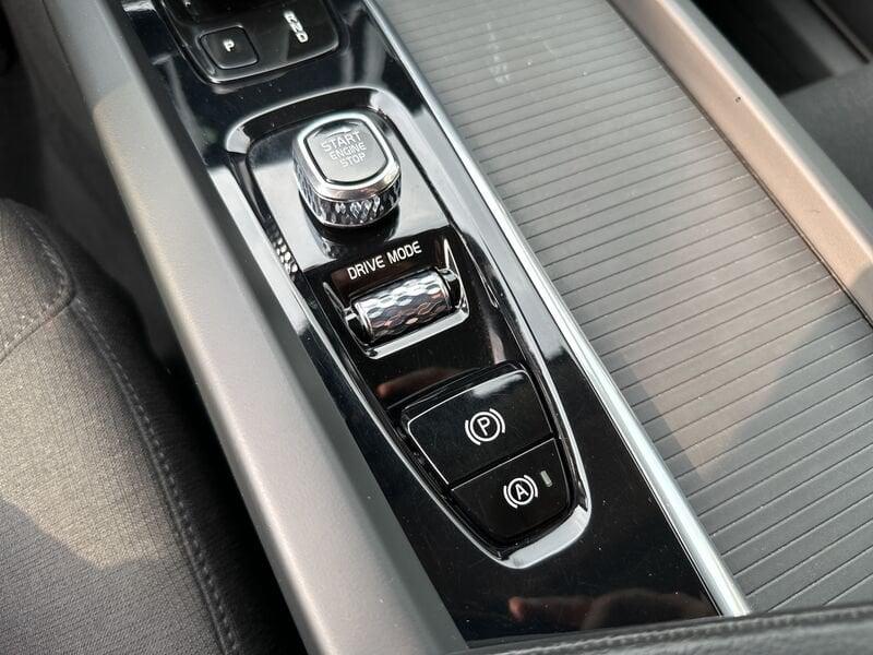 Volvo XC60 B4 AWD 211 Cv Geartronic Momentum Pro