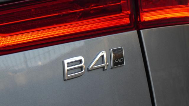 VOLVO XC60 B4 (d) AWD Geartronic Momentum