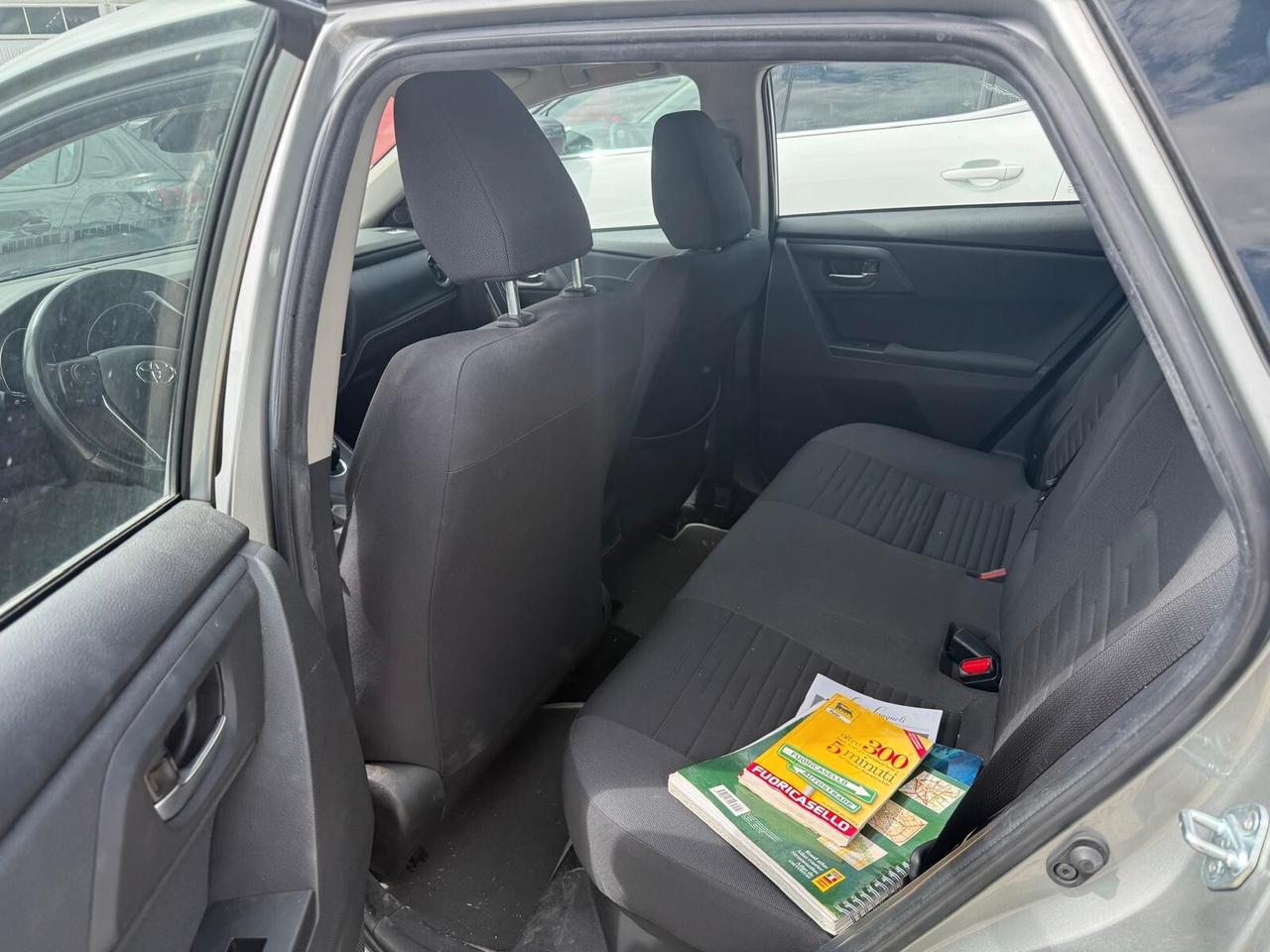 Toyota Auris 1.8 Hybrid Business