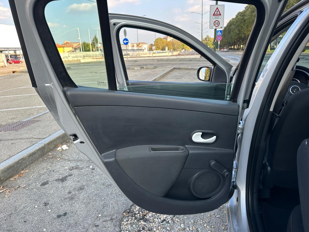 Renault Clio 1.2 16V 5 porte GPL della casa fino 2032