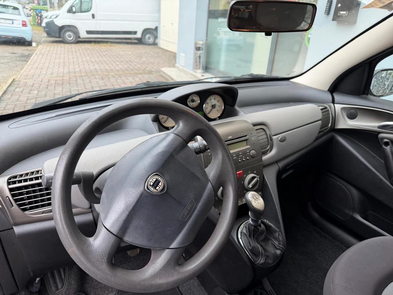 Lancia Ypsilon 1.2 benzina, b-color