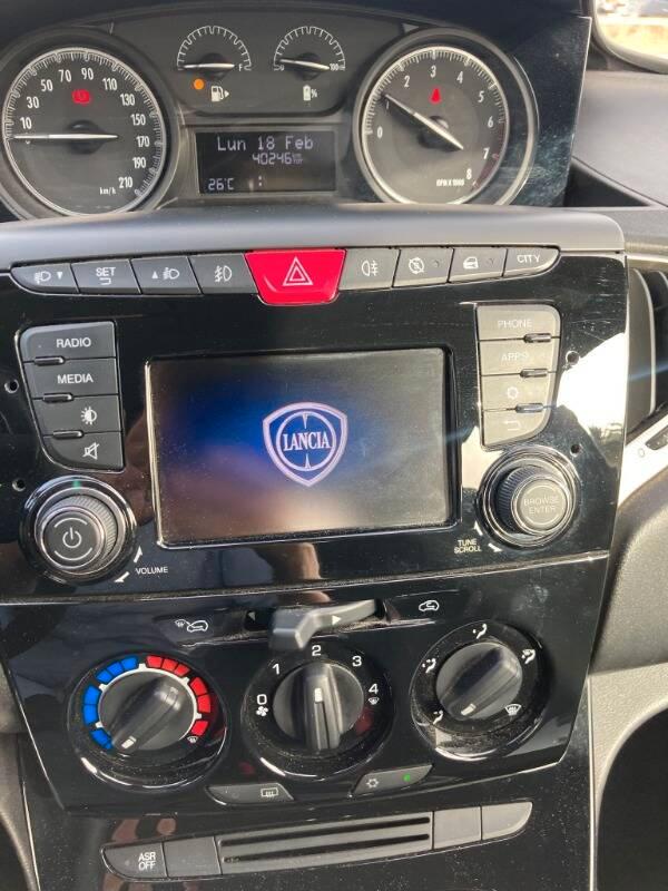 Lancia Ypsilon 1.0 firefly hybrid Silver s&s 70cv