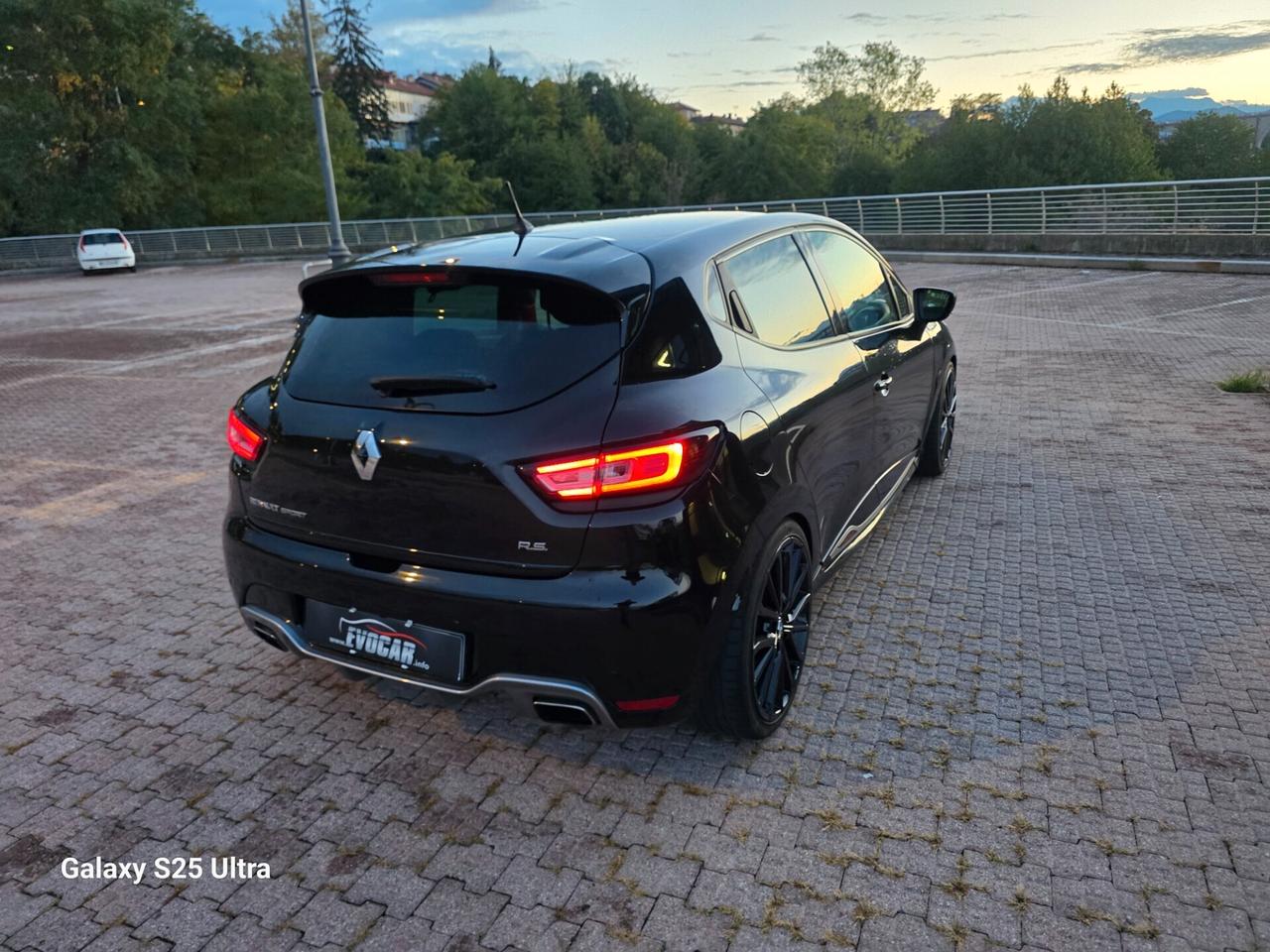 Clio rs trophy cv 220 valutiamo usato