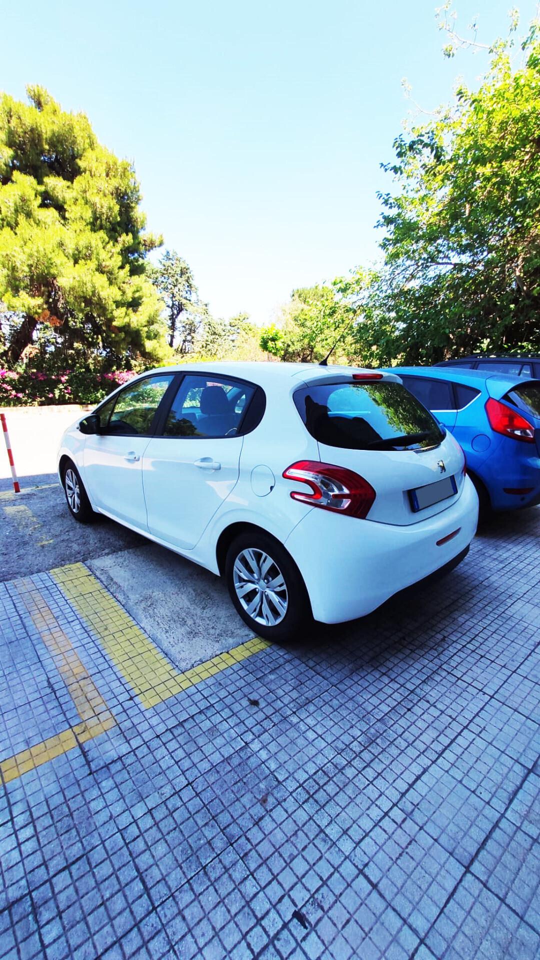 Peugeot 208 1.4 HDi 68 CV 5 porte Allure