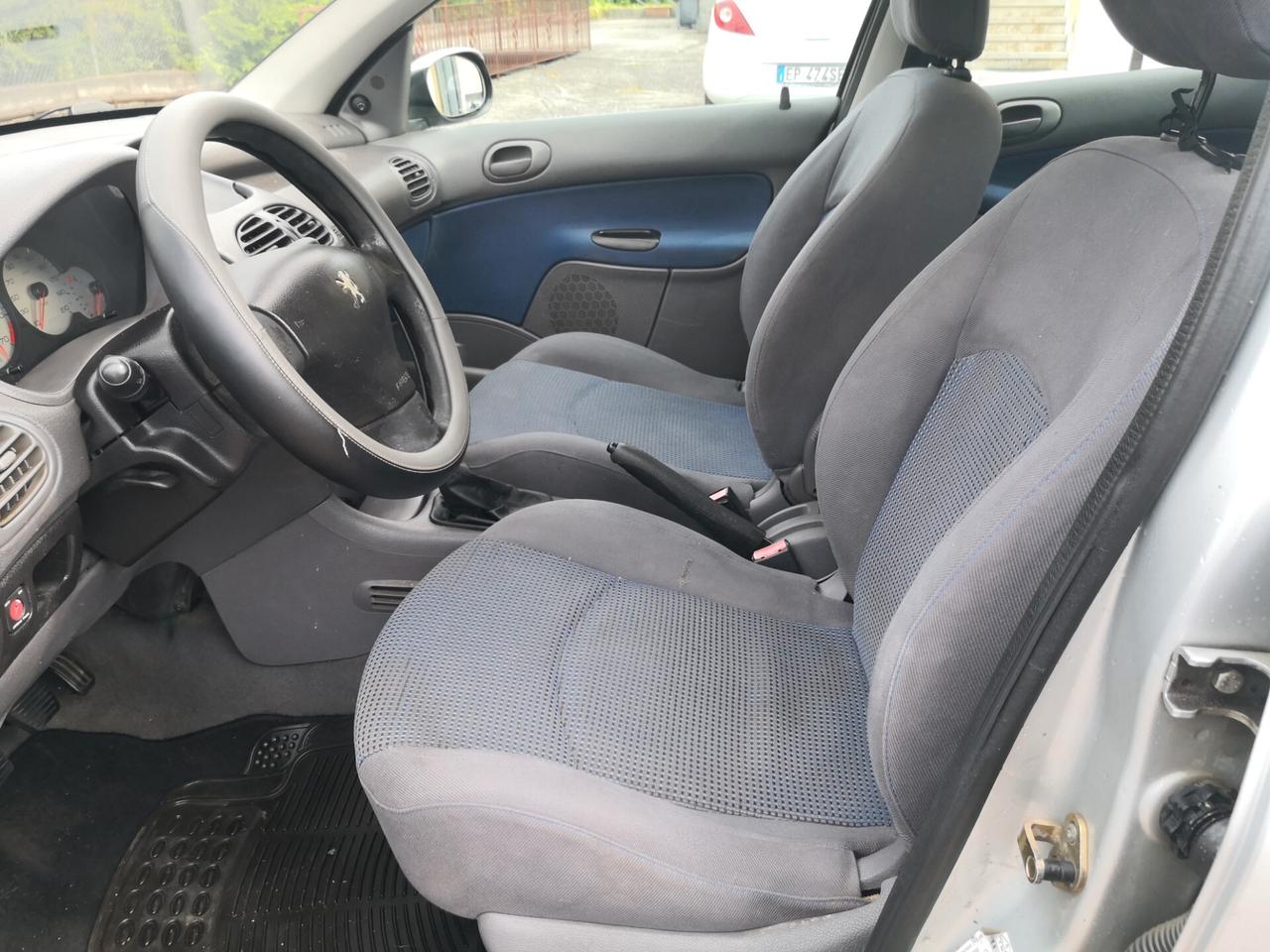 Peugeot 206 1.4 5p neopatentati clima